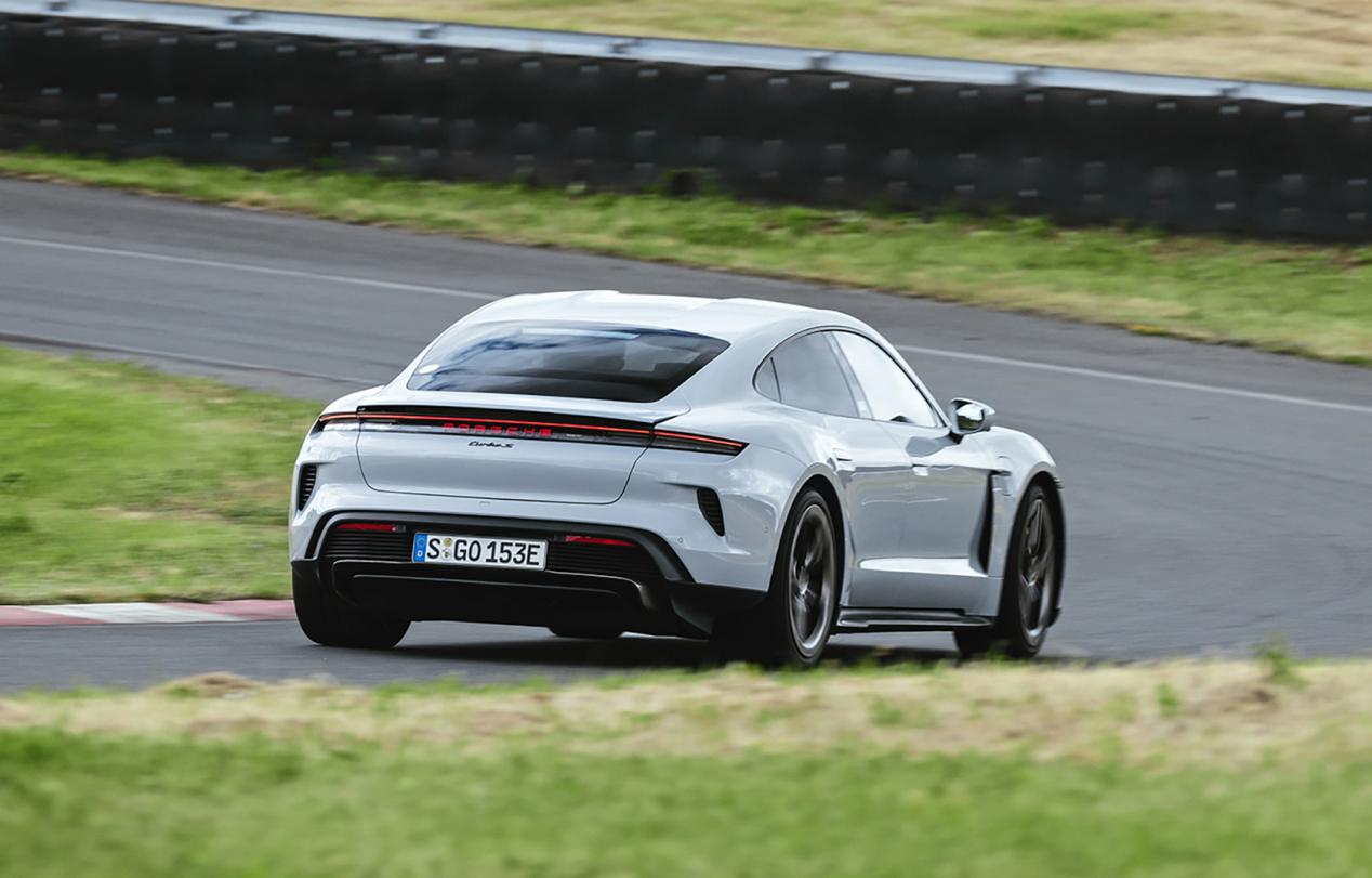 变革冲刺：保时捷Taycan Turbo S