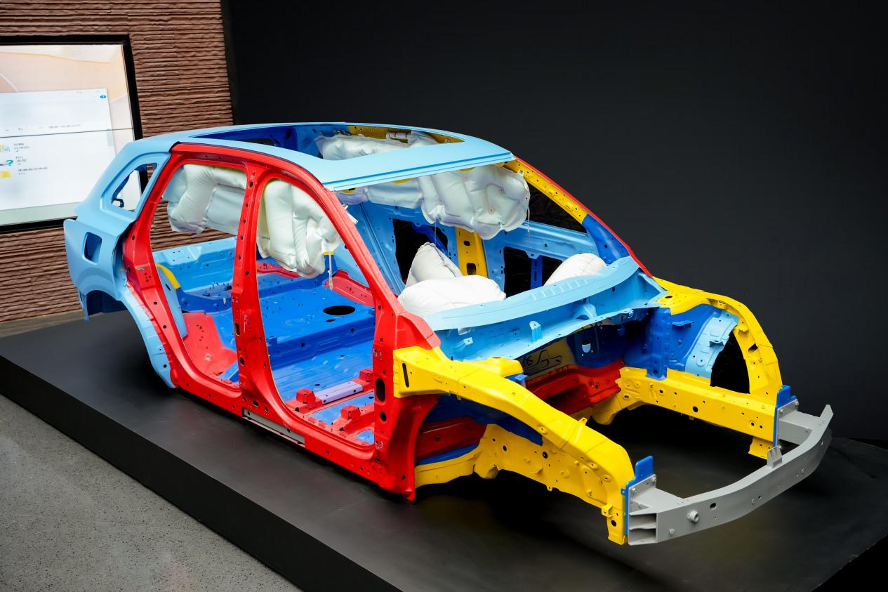 什么是大五座SUV的“红旗标准”？HS6 PHEV用创新和守正解答