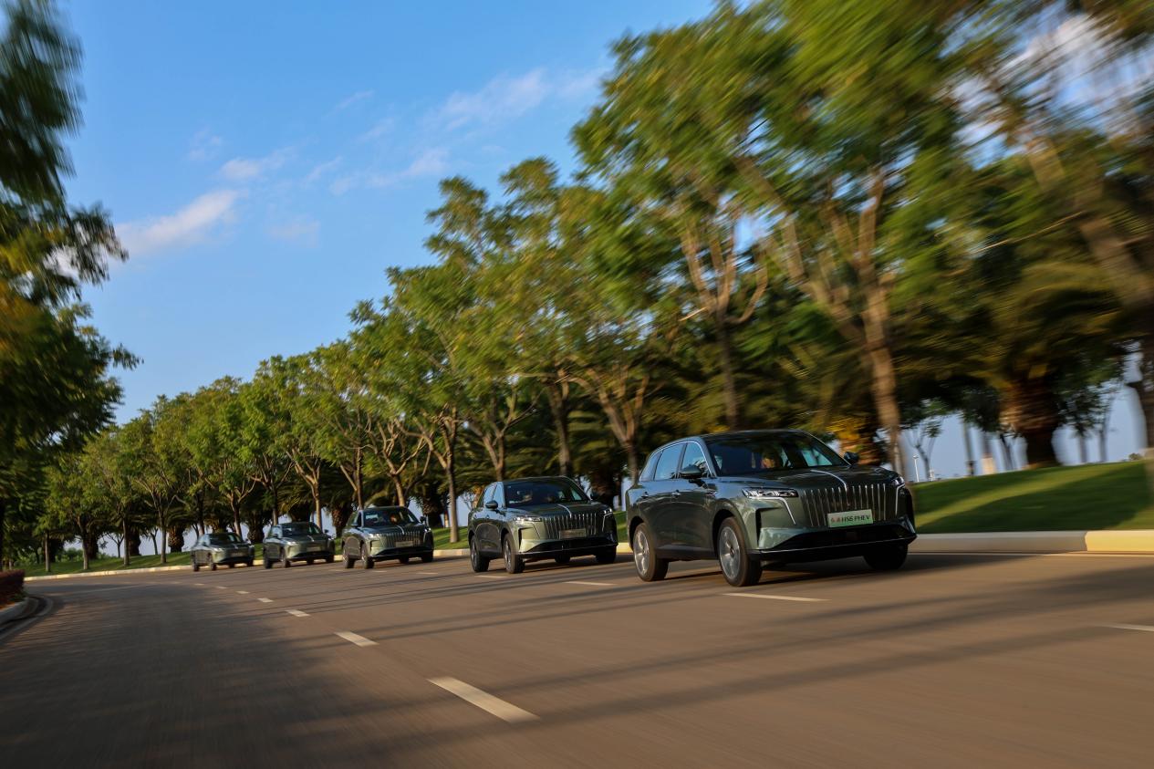 什么是大五座SUV的“红旗标准”？HS6 PHEV用创新和守正解答