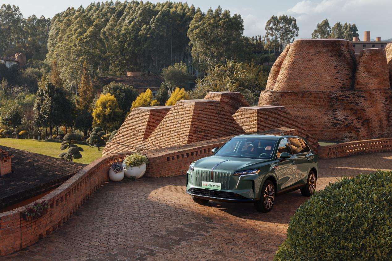 什么是大五座SUV的“红旗标准”？HS6 PHEV用创新和守正解答