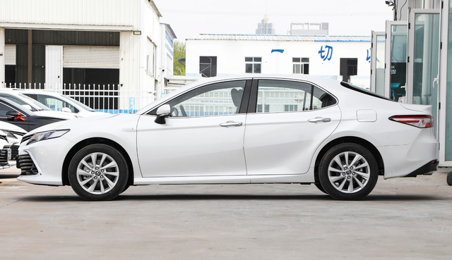 丰田凯美瑞最高直降34万双擎车型不需要充电