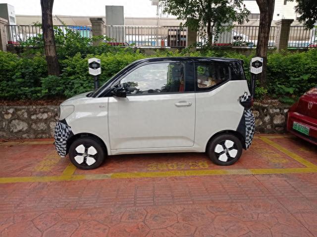 新款五菱宏光miniev现身街头换可爱风格配中控屏或增快充