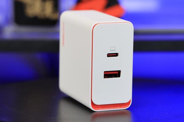 决战充电焦虑一加supervooc 100w双口超级闪充充电器解放多设备!