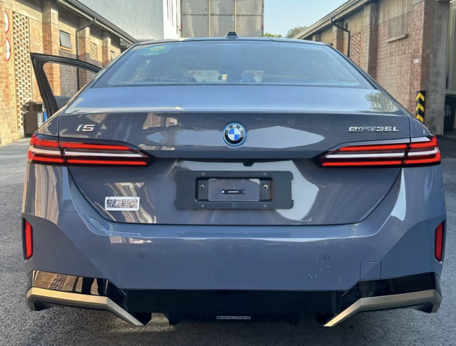 全新宝马i5实车到店颜值高内饰高级轴距3105mm配后置电机