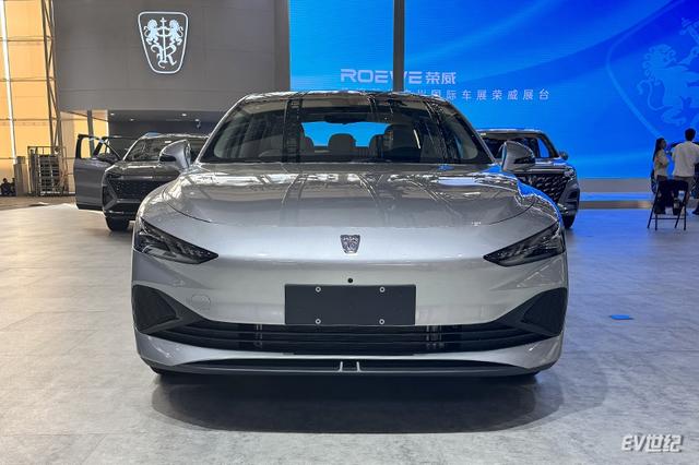 荣威d7ev纯电dmh混动亮相广州车展挑战新能源b级市场