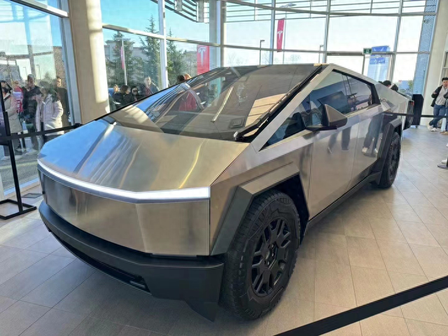 预定量过百万首批交付仅10辆特斯拉皮卡加速进入展厅