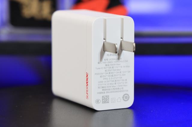 决战充电焦虑一加supervooc 100w双口超级闪充充电器解放多设备!
