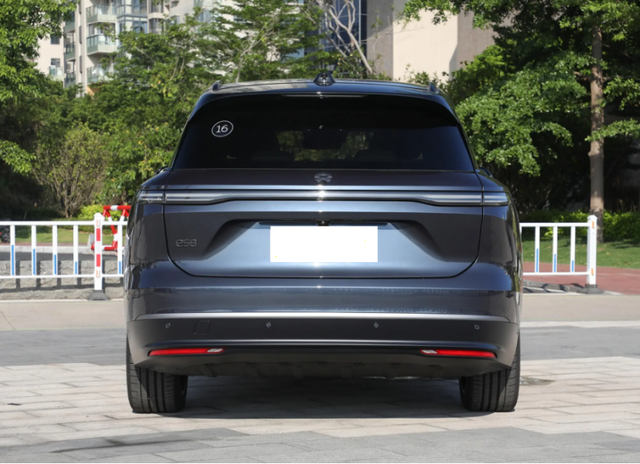 蔚来es8主打50万市场行政中岛很有特色