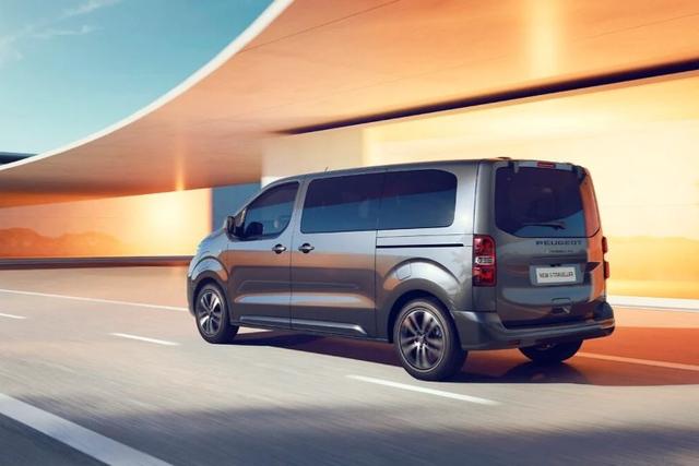 最多可坐9人比空间mega也拼不过这辆标致mpv