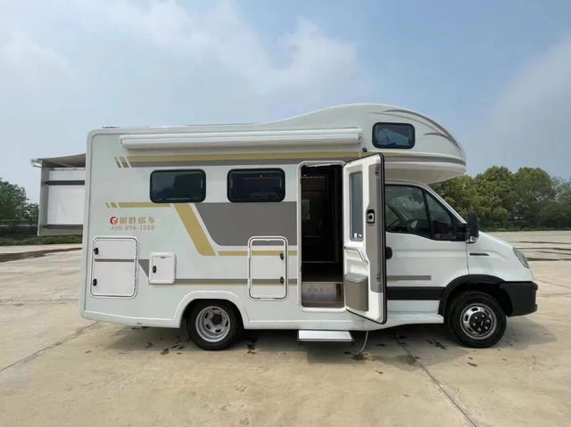 这几款房车价格真不错双拓展依维柯30多万第二款接待客户真棒