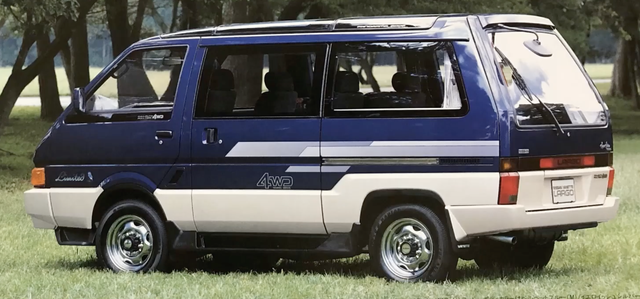 90年代国内豪华面包车的代表尼桑万利特巴宁