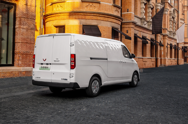 跨越时代的对决瑞驰ec75与五菱扬光正面交锋了