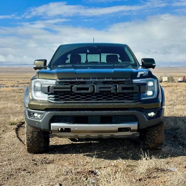 福特rangerraptor猛禽版实车亮相造型霸气配30t动力