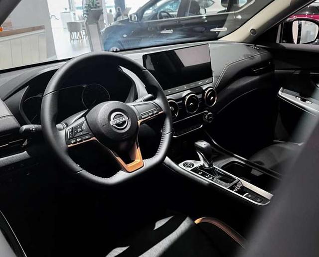 日产轩逸黑金版实车到店,运动属性加持,支持座椅通风,加热功能