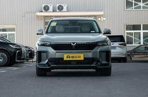 26.69万买增程SUV，续航1357km，配三块大屏，带劲吗？