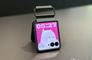 联想moto razr 60 Ultra AI元启：年轻人的第一台全能小折叠