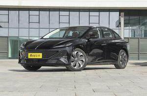 新车15.98万起，红旗推出15万级家轿，综合续航850km，适合家用