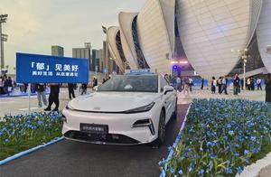 限时11.58万起，吉利银河星耀8猛攻中大型轿车市场