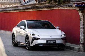2025 款东风奕派 eπ007 实车亮相，纯电 / 增程双动力，近期上市