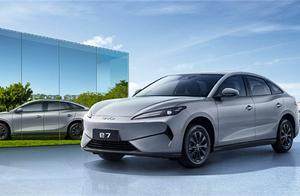 比亚迪全新纯电轿车e7上市，限时9.88万起，续航达520km