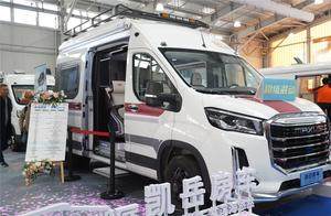 大通V90混动房车，自带35度电半小时就能充满，开着舒服还省油