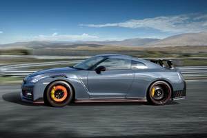 AMG GT 四门轿跑车电动继任者预告图！预计 6 月发布