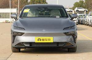 售价13.96万，中大型车，增程动力，续航1200公里！实拍eπ007
