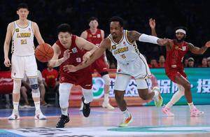 穿上战袍、开上极狐，北汽男篮点燃这座城，zheì就是北京力量！