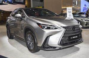 雷克萨斯 NX 260 湾曜特别版亮相 2025 粤港澳车展！配备专属标识