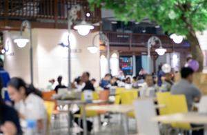 人均100元，新晋餐饮排队“四大天王”挤占商场