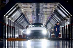 iCAR V27 官方谍照曝光，硬派越野风，8 月 1 日迪拜全球首秀