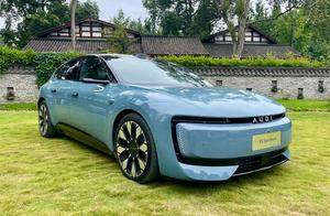 试驾奥迪E5 Sportback：驾驶乐趣依旧，“电味”更足