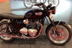 2024 Triumph Bonneville T120 细节拍摄