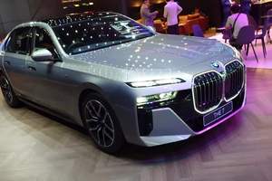 2025款宝马750e xDrive 深度环绕外观和内饰