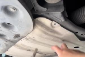 抖成拖拉机的BMW，G底盘更换两个坤脚