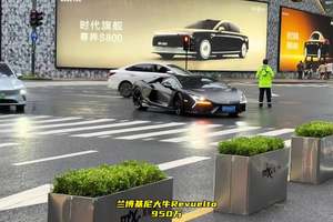 兰博基尼新款大牛Revuelto惊现，还是磨砂黑原厂色