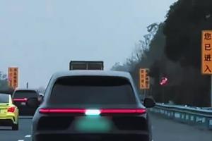 智驾小蓝灯7月1日起普及中国道路将进入蓝光时代网友路怒症和龟速