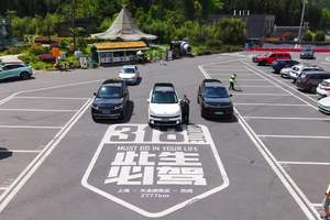 川西自驾，游荡4000米海拔塔公草原，感受移动的舒享套房