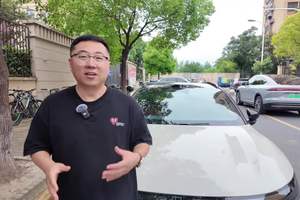 再试极氪城区智驾，进步明显，总体表现丝滑，不过仍需持续进步