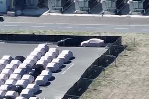 特斯拉柏林工厂Model Y L现身，量产进度稳了？