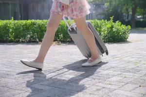 女生自驾选车攻略！岚图知音和 Model Y 两天一夜实测
