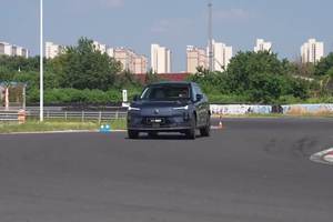 29.99万起，沃尔沃XC70超混预售！ #沃尔沃XC70 #SUV #新车 #dou是好车