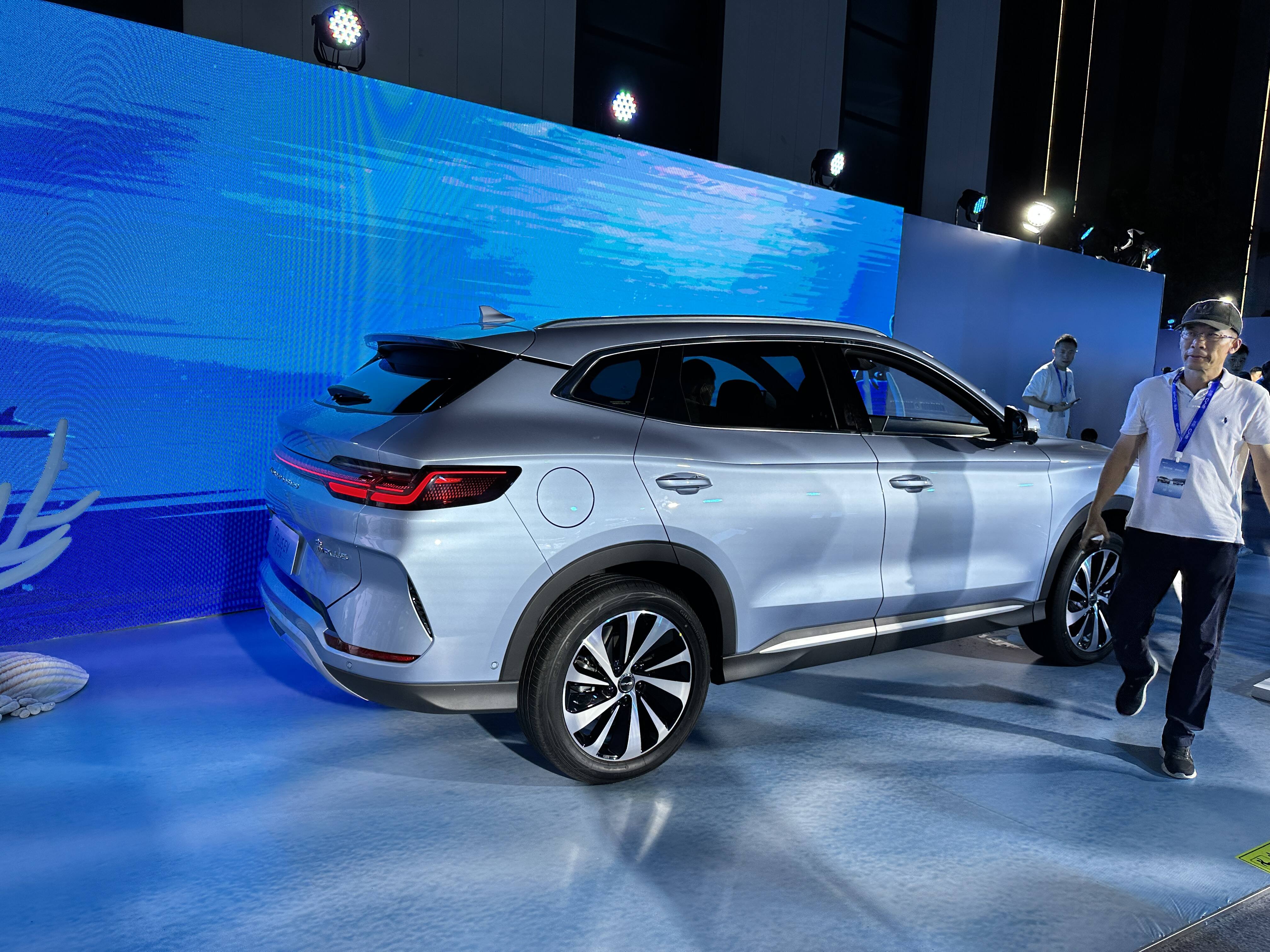 1698万元起比亚迪宋plusev冠军版上市外形更时尚续航升级