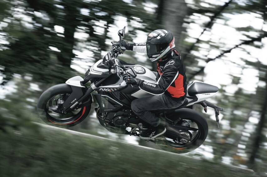 在街道上穿梭的精灵 春风450nk上市 售价27880元-车市号