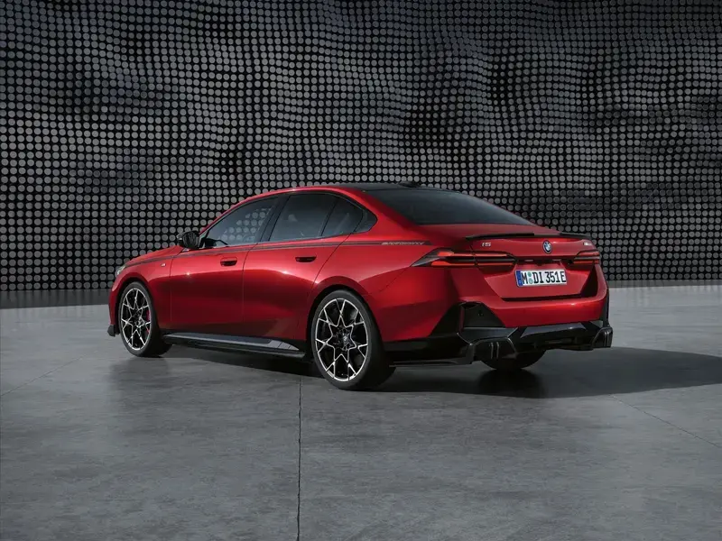 全新宝马5系i5mperformance官图发布