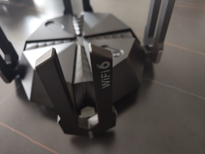 锐捷天蝎电竞路由器鲨疯了！8跟非凑数天线，电竞模式不怕抢网