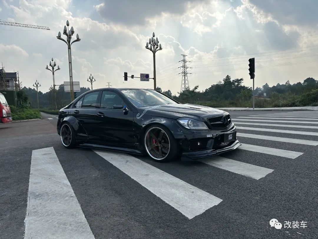 有jdm味的奔驰c280快顶斜出大炮的加持很有烂仔范