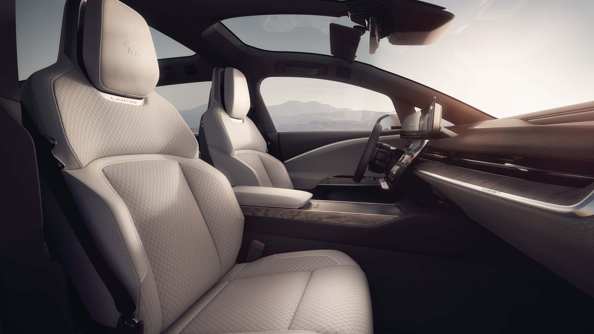 三排布局异形大屏双人前备厢lucidgravity量产版发布