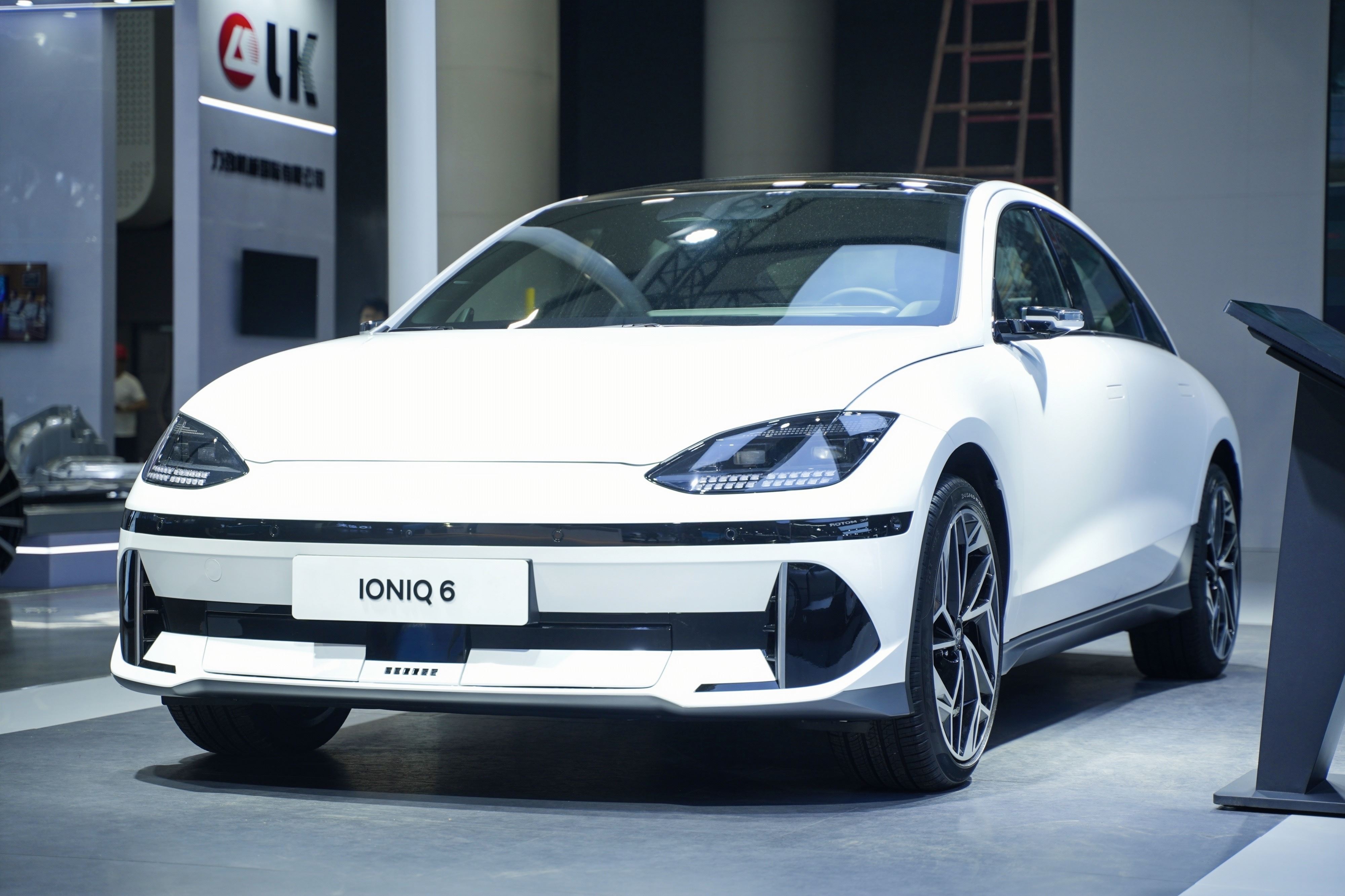 现代汽车携氢电技术亮相2023年世界新能源汽车大会