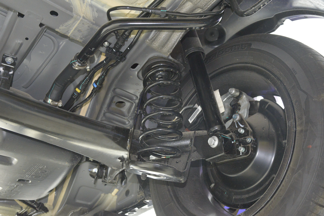 奇瑞艾瑞泽5plus拆解便宜车的底盘啥水平